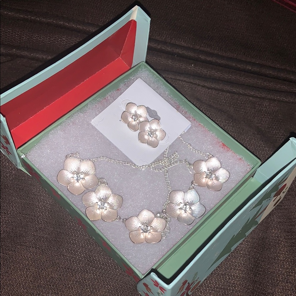 Silver Floral Jewelry Set